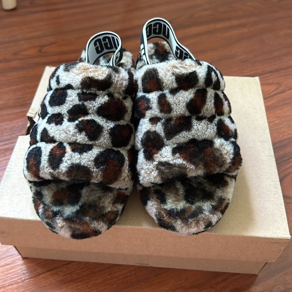 Ugg fluff yea slide - Picture 2 of 3